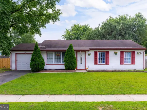 21 Indian Hill Ln, Sicklerville, NJ 08081