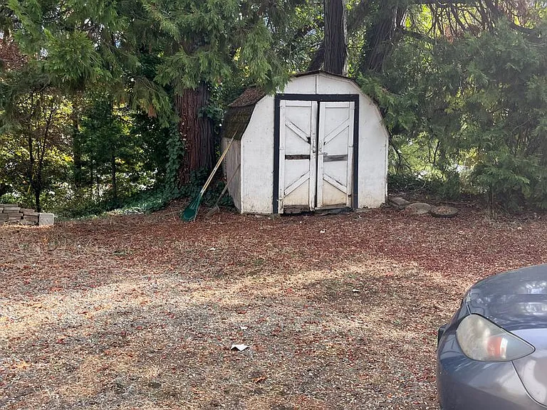 325 NW Pine St — Photo 14