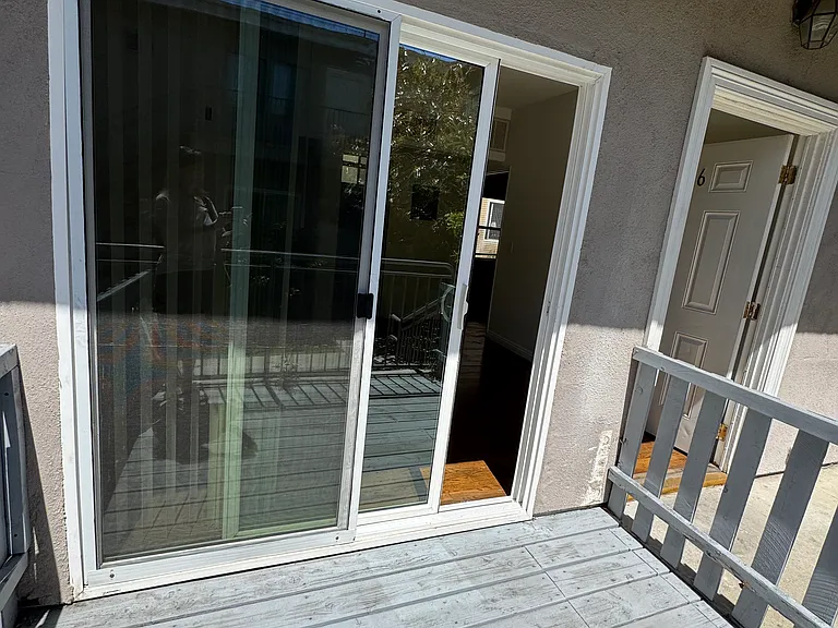1227 21st St #6 — Photo 1