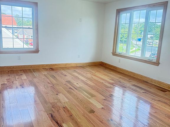 4th image of 572 Decatur St
