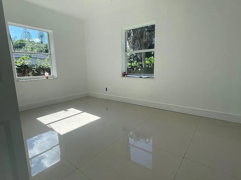 15760 NE 18th Ct — Photo 6