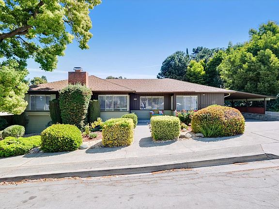 2nd image of 23975 Carmelita Dr