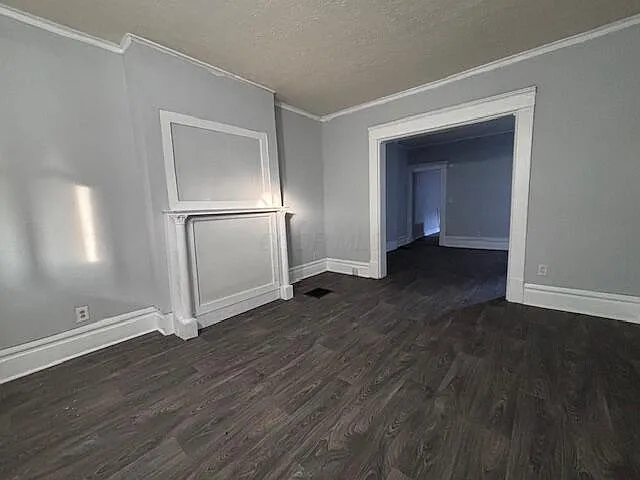 3 bed, 1.0 bath, 2348 sqft, $1,300 — Photo 3