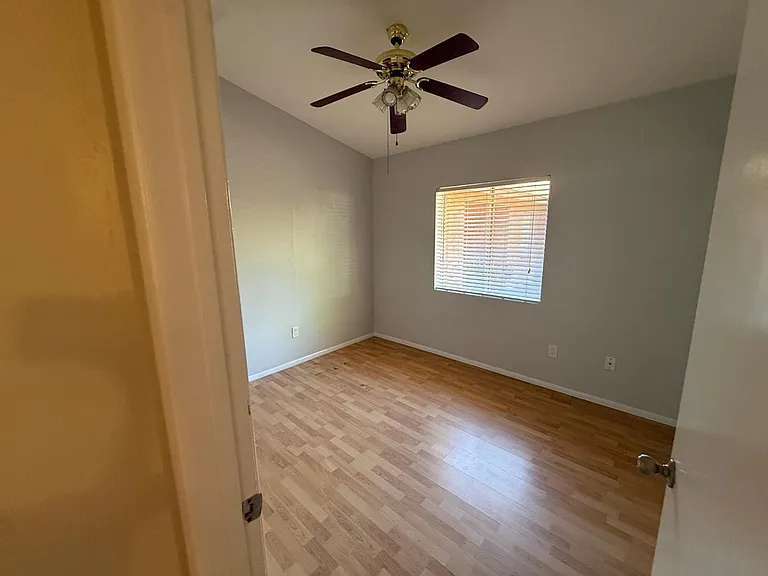 2527 S Maple Ave #102 — Photo 17