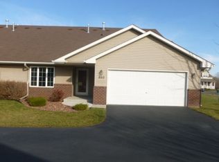 860 Matthew Dr, Chaska, MN 55318