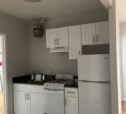 5th image of 165 W 4th St APT 23