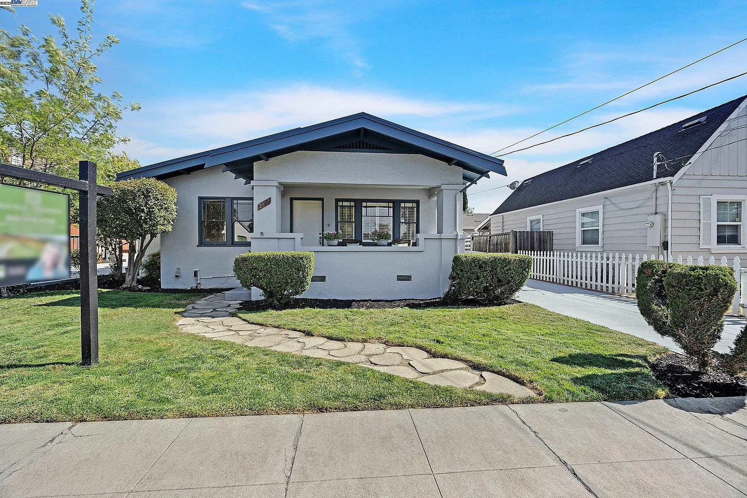 2295 College Ave photo 1