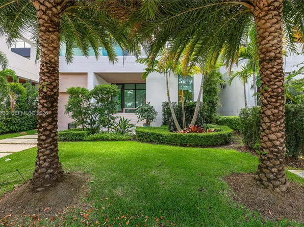 1092 N Venetian Dr, Miami Beach, FL 33139