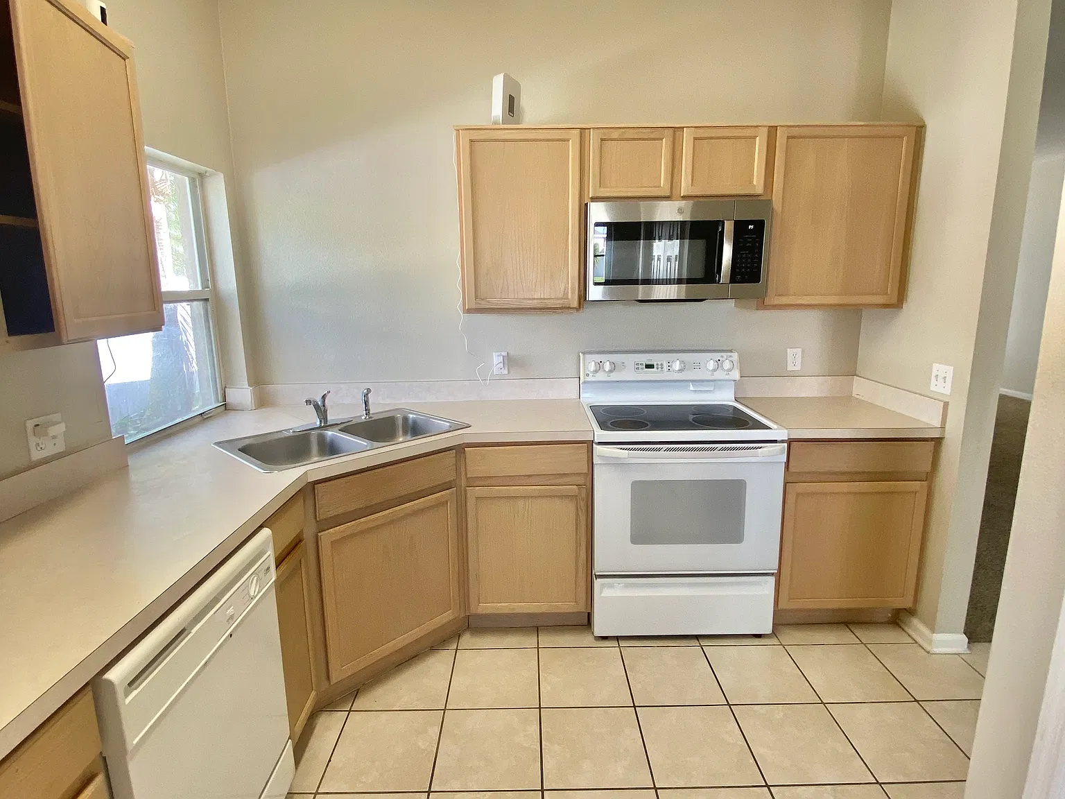 3111 Cranes Cove Loop — Photo 2