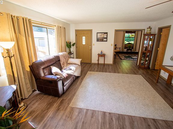 5th image of 14704 NE 39th St