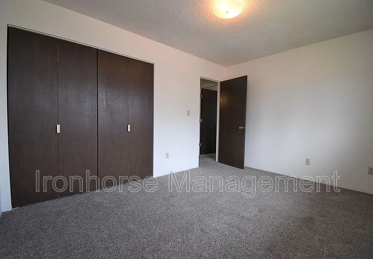 805 W Villard St #10 — Photo 11