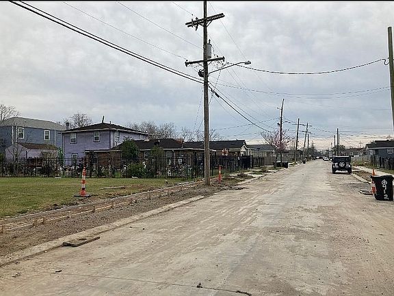 4th image of 1422 Deslonde St