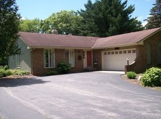 1550 Fairside Dr, Sandwich, IL 60548