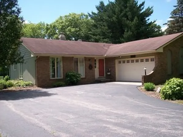 1550 Fairside Dr, Sandwich, IL 60548