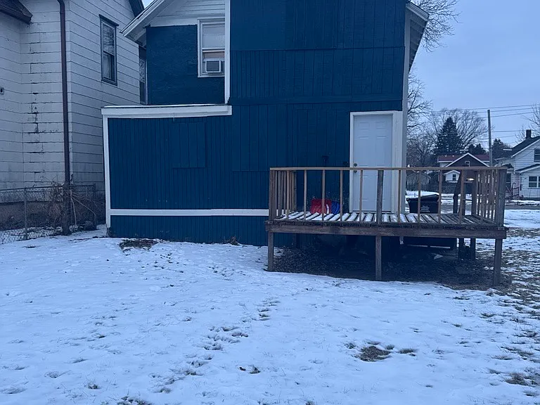 1027 S Chicago Ave — Photo 3