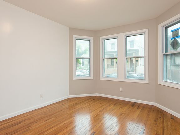 3rd image of 90 Stuyvesant Ave