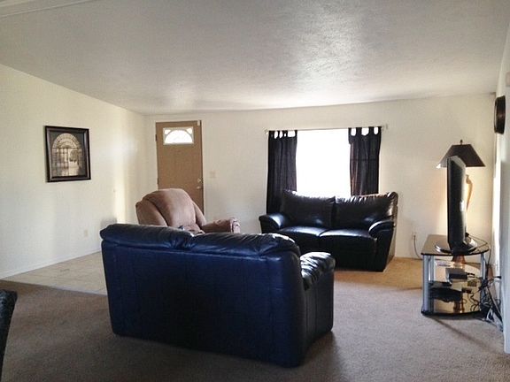 5th image of 408 N Douglas Ave
