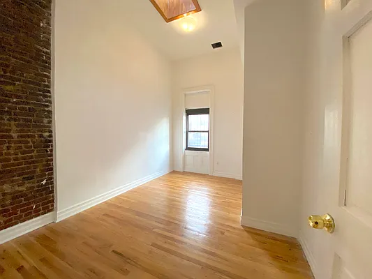 Rented by EXR | media 16