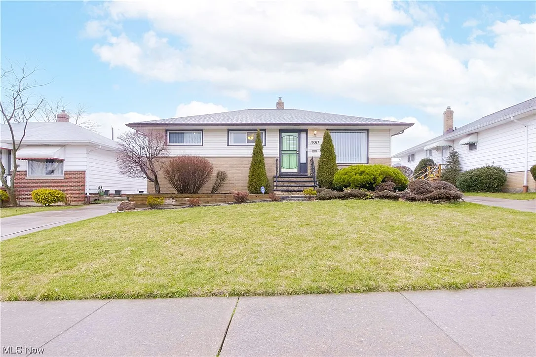 15317 Rowena Ave photo 1