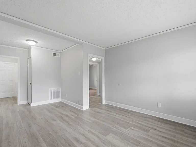 Millington Oaks Apartments — Photo 4