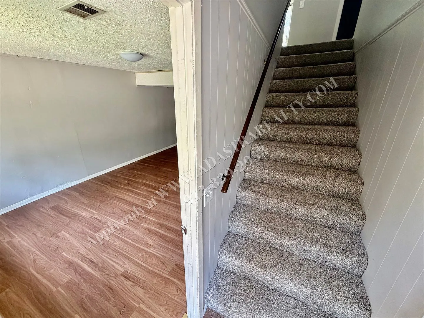 Cozy 3 Bed 1 Bath Duplex in KCMO-Available NOW!! — Photo 4