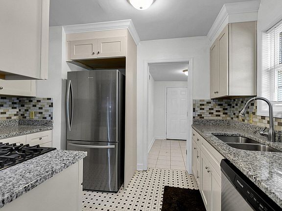 4th image of 2622 Ferrara Dr
