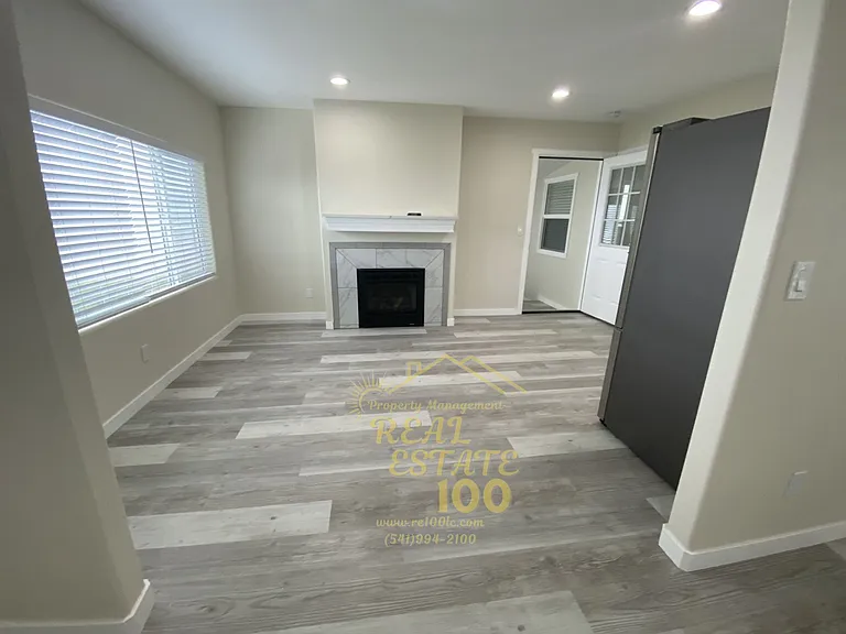 3429 NW Jetty Ave — Photo 4