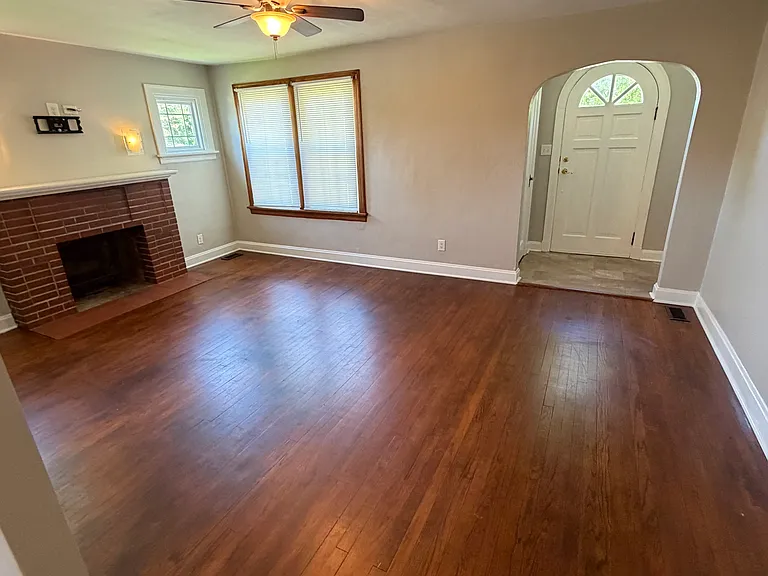 3413 Gilham Ave #B — Photo 4