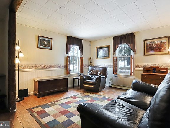5th image of 428 N Earl St