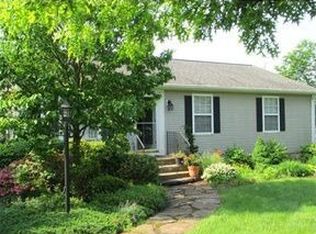 5 Maxine Cir, Easthampton, MA 01027