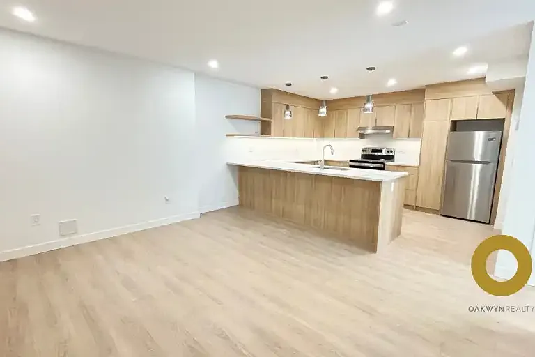 572 Verona Pl #1A — Photo 7