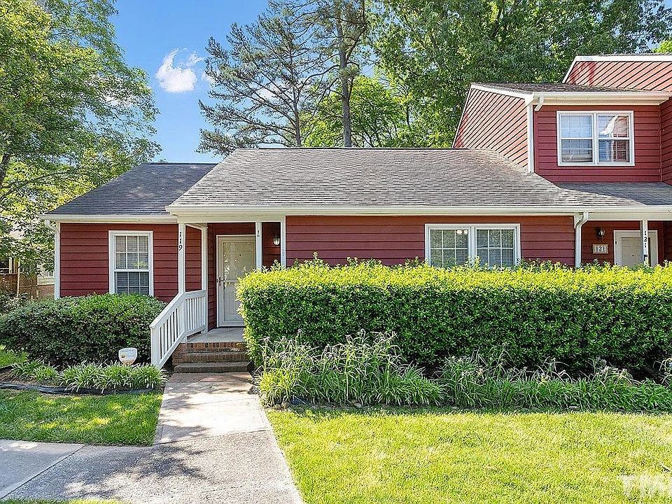 1st image of 119 Hollow Oak Dr