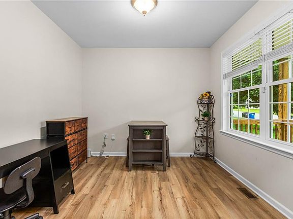 3rd image of 2529 Fiddlers Glenn Dr