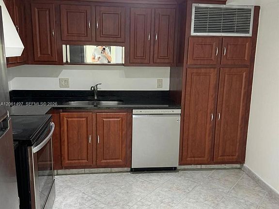 3rd image of 2851 NE 183rd St APT 1609E