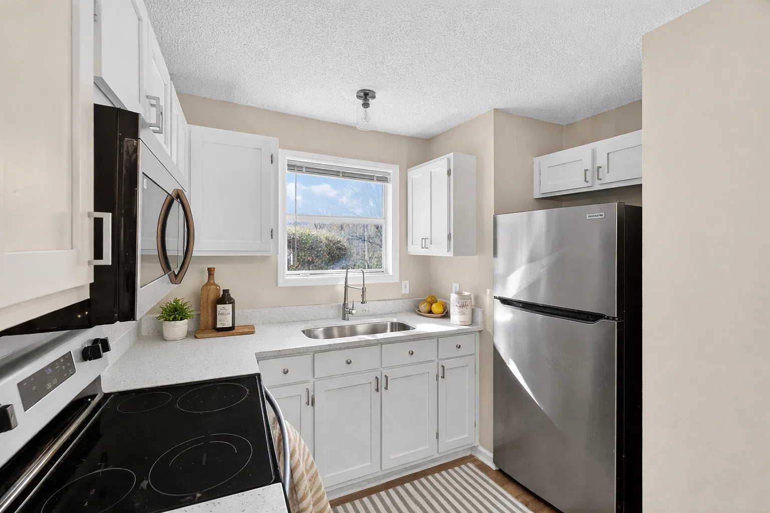 1 bed, 585 sqft, $960 — Photo 1