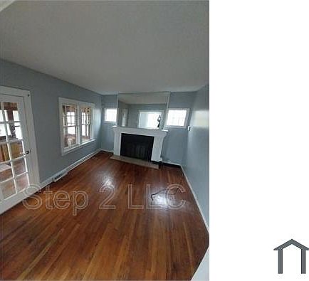 3rd image of 4933 E 85th St