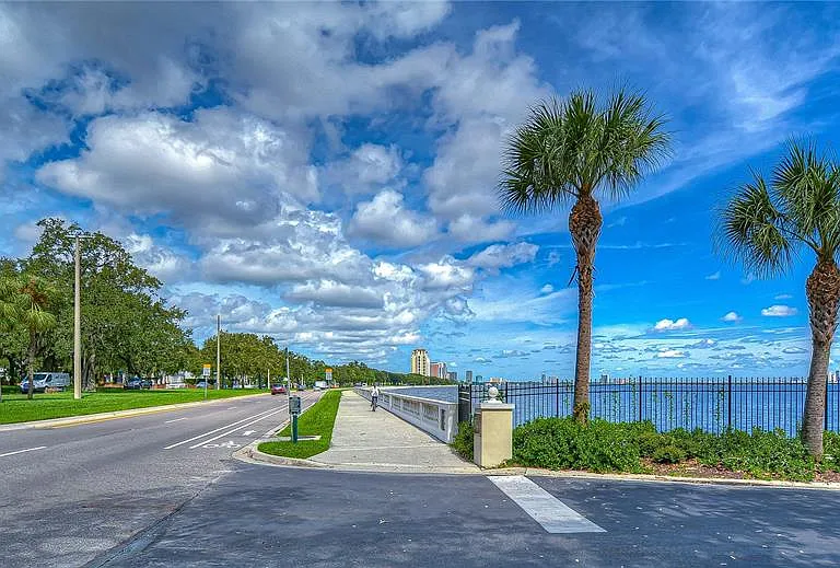 4907 Bayshore Blvd #105 — Photo 42