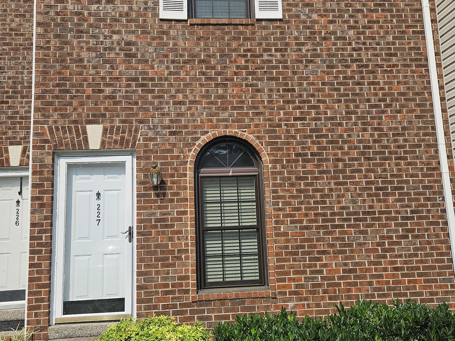 2 bed, 2.5 bath, 1440 sqft, $2,000 — Photo 1