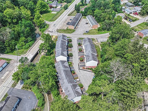 3rd image of 350 Creekview Ln