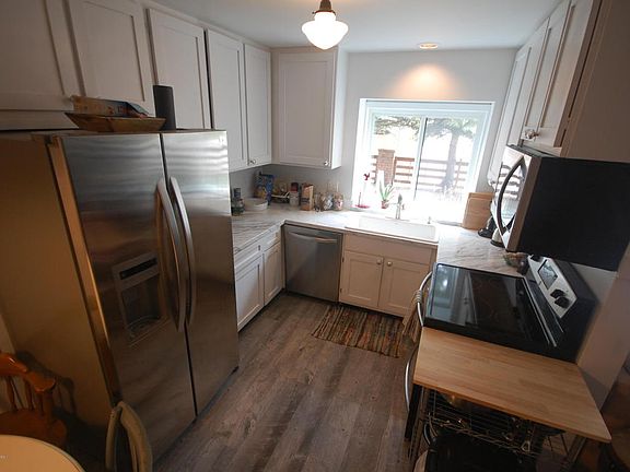 2nd image of 804B Powderhorn Ln