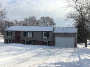 8943 Clipnock Rd, Stafford, NY 14143