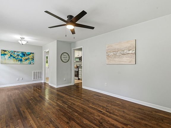 2nd image of 2425 Derby Dr