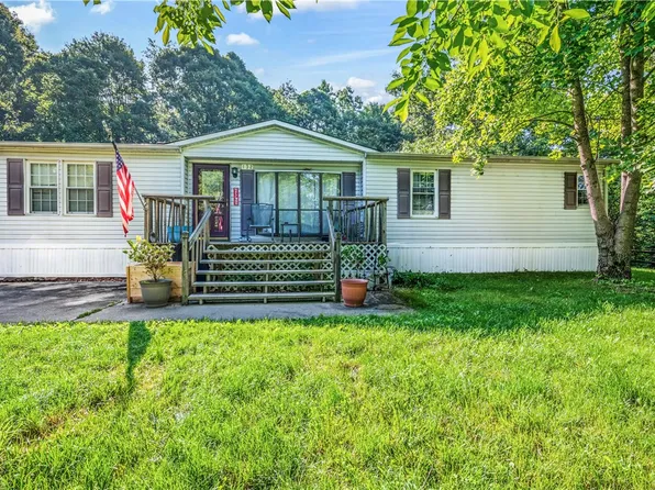 132 Craun Ln, Wampum, PA 16157