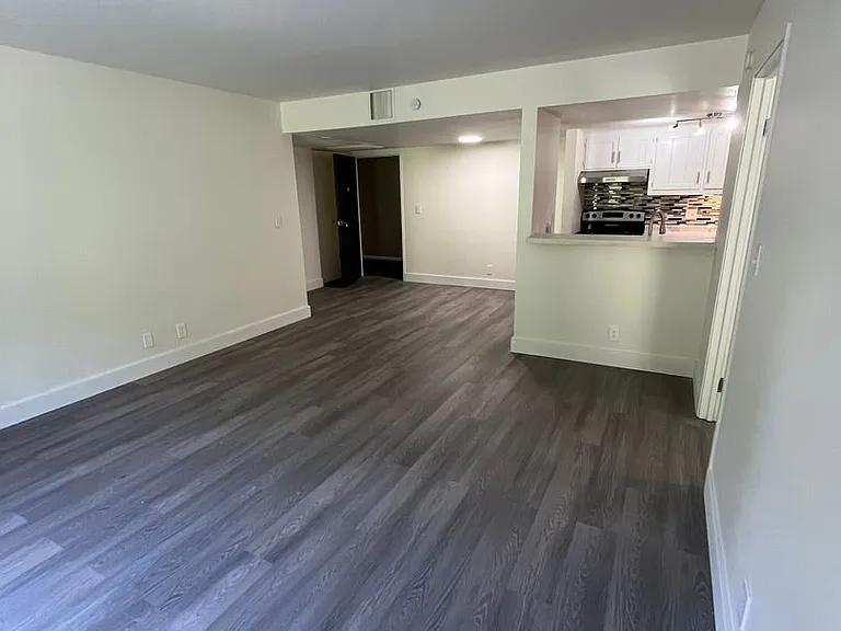 Sycamore Place Apartments — Photo 44