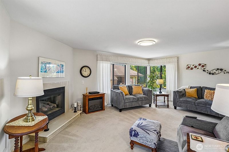 5th image of 910 S 248th Street #4