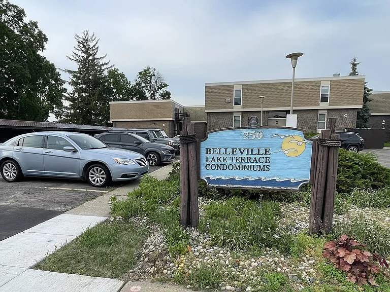 250 N Liberty St #205 — Photo 1