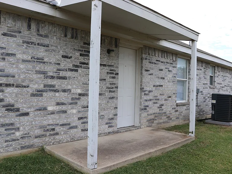 2802 Edgefield St — Photo 2