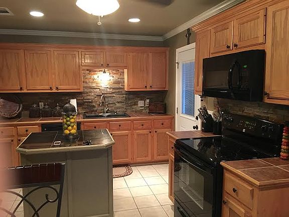 3rd image of 10024 Lexington Dr