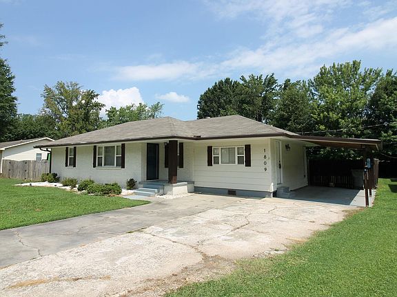 2nd image of 1809 Woodland Dr