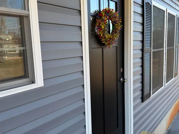 200 Robin Hood Rd, Staunton, VA 24401